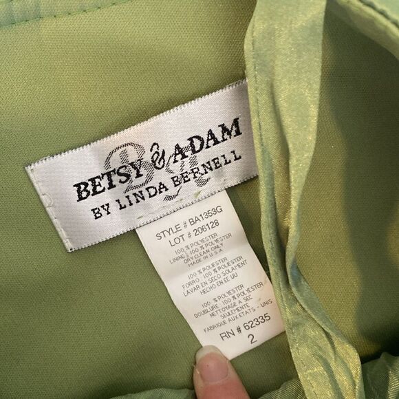 Betsy & Adam Apple Green Pleated Gown Size 2 - Picture 11 of 16